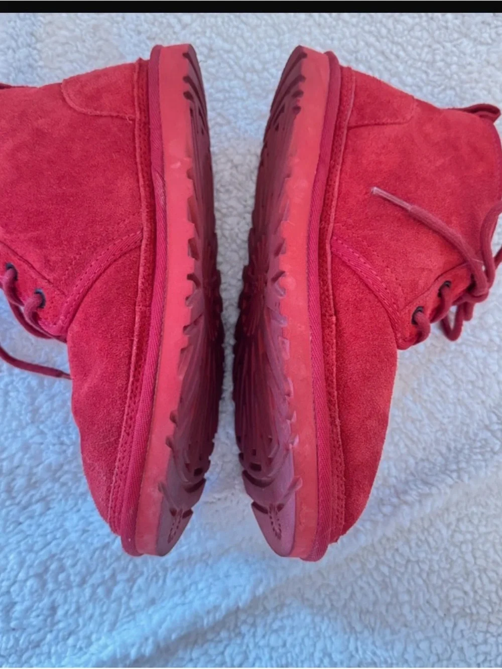 UGG chic red